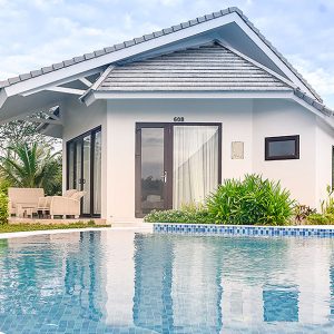 Luxury Villa Poolside